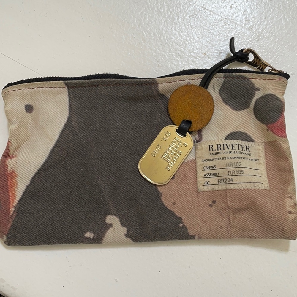 Wristlet wallet